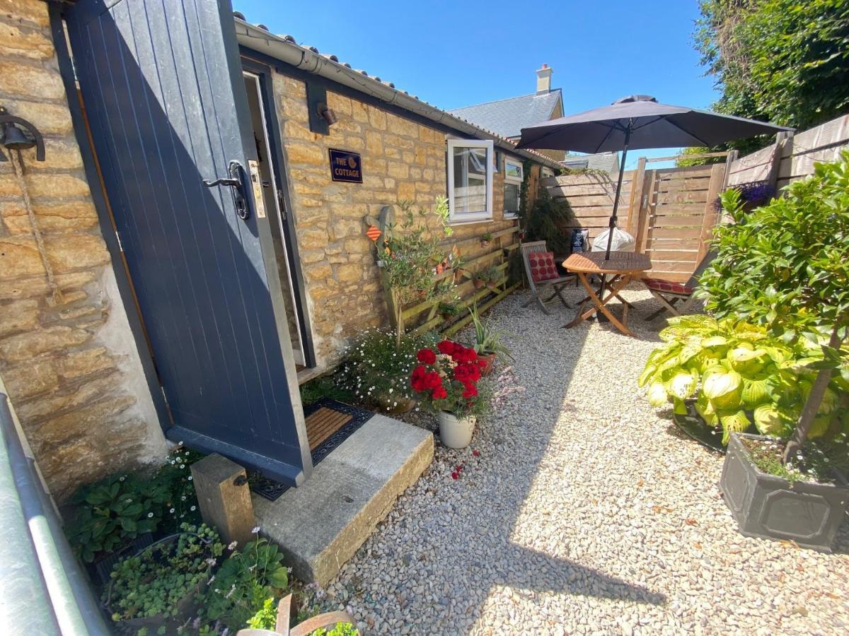 The Cottage At Churchill Farm Mosterton エクステリア 写真
