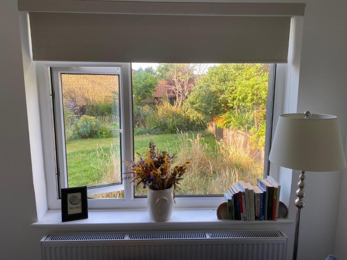 The Cottage At Churchill Farm Mosterton エクステリア 写真
