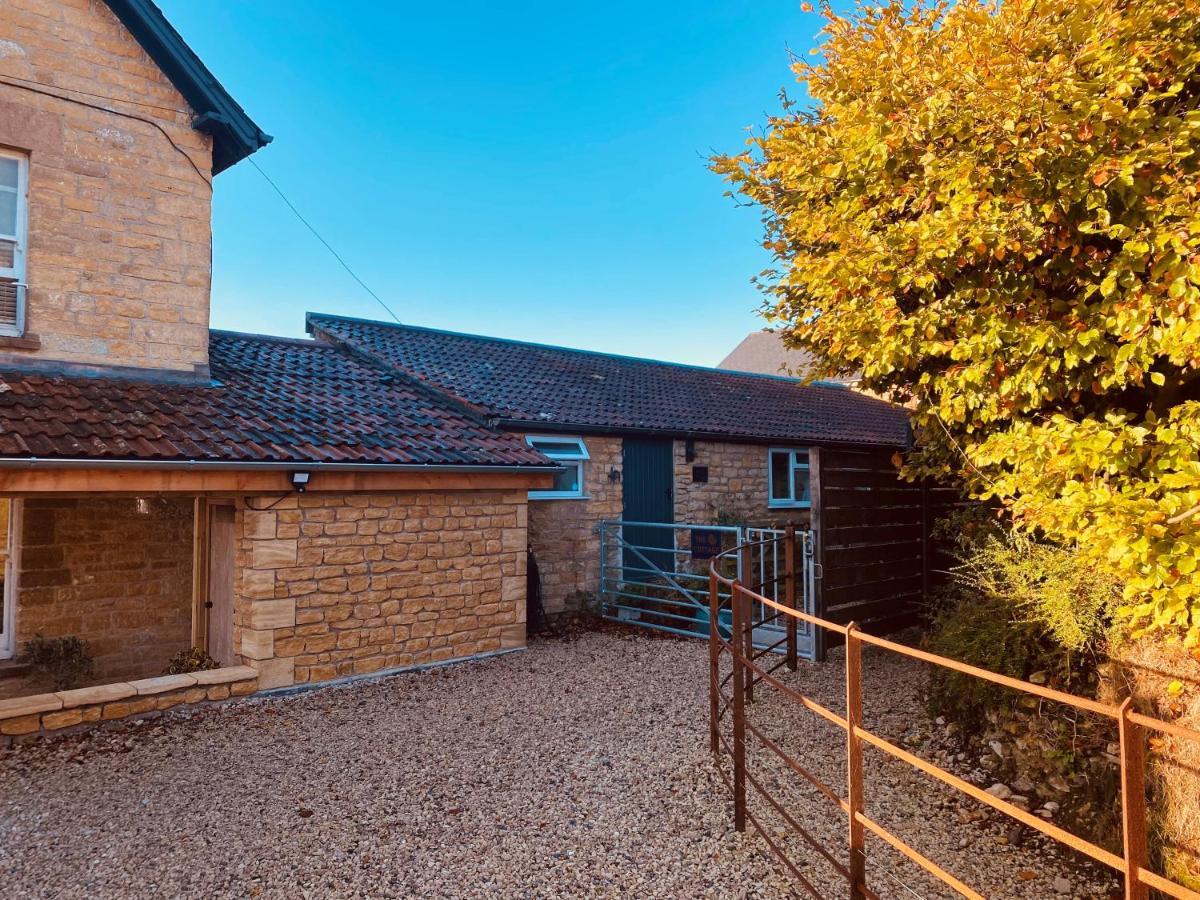 The Cottage At Churchill Farm Mosterton エクステリア 写真